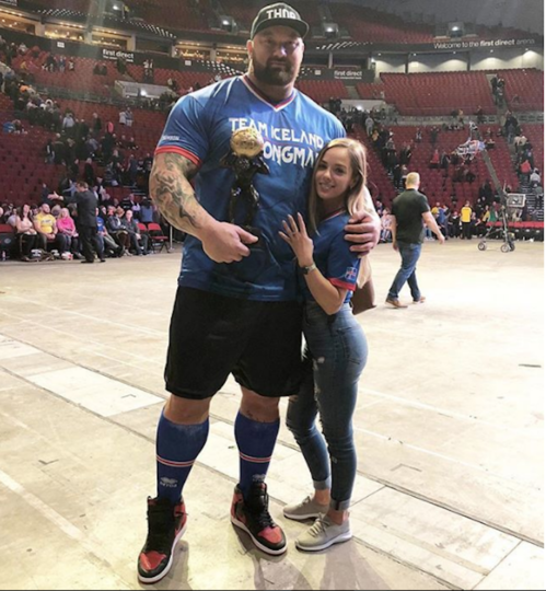 Хафтор Бьёрнсон и Келси Хэнсон. Фото Скриншот Instagram/kelc33