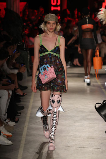 Показ GCDS в Милане. Фото Getty