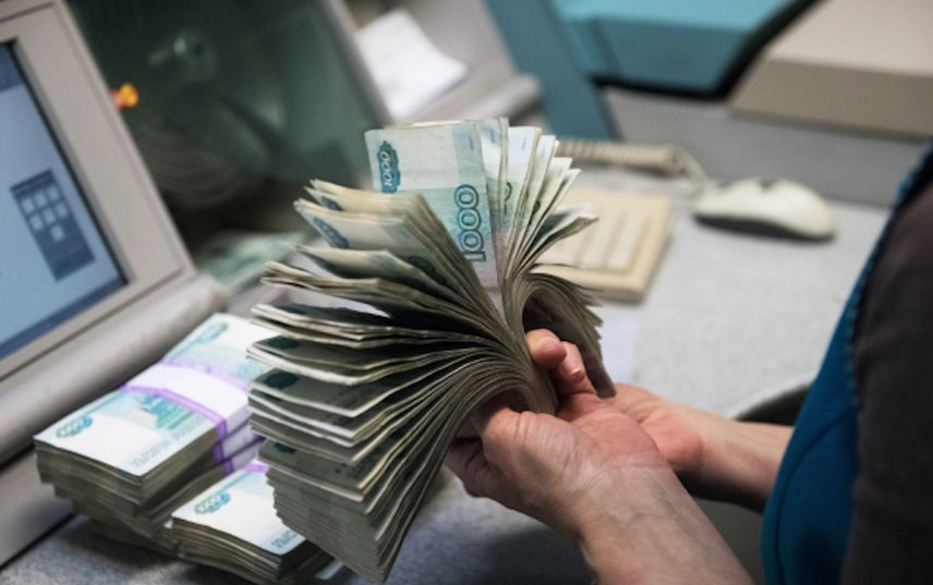 Россияне рассказали, с какой зарплатой можно быть богатым