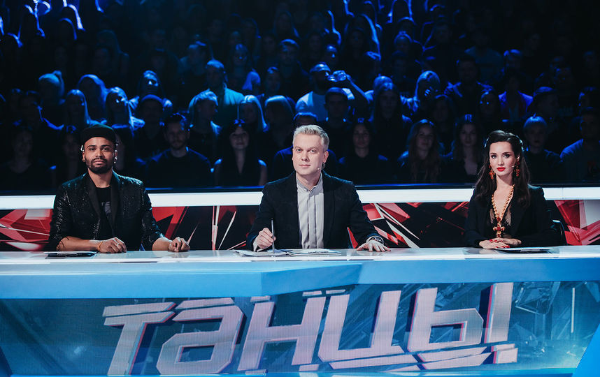 Наставники шоу "ТАНЦЫ" на ТНТ Мигель и Татьяна Денисова, а также голос народа проекта Сергей Светлаков.. Фото Comedy Club Production.