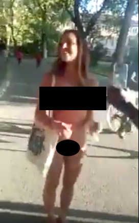 Девушка ходит голая по дому: смотреть русское порно видео бесплатно