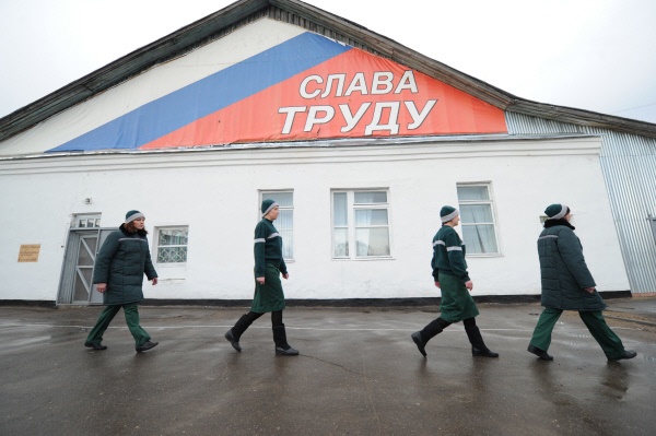 Сколько можно заработать в женской тюрьме