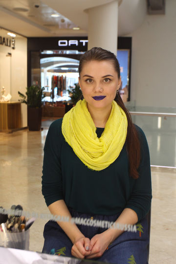 Иногда я крашусь тёмно-коричневой помадой. Фиолетовая не смутила. Фото Василий Кузьмичёнок