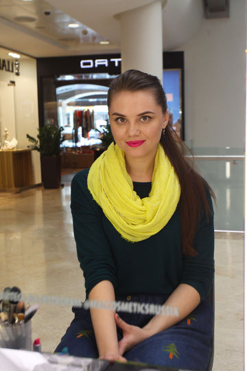 С ярко-розовыми губами я чувствовала себя комфортнее всего. Фото Василий Кузьмичёнок