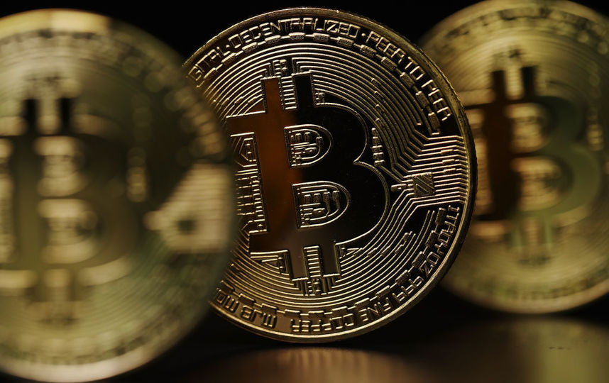 Курс биткоина упал на 25% за сутки