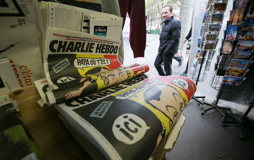 Charlie Hebdo опубликовали карикатуру на Макрона и Ле Пен