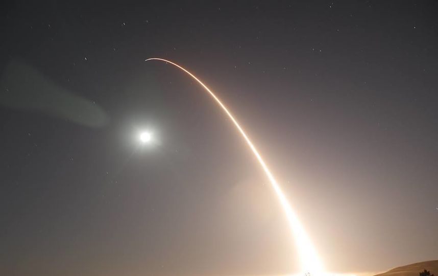 США второй раз за неделю испытали межконтинентальную баллистическую ракету