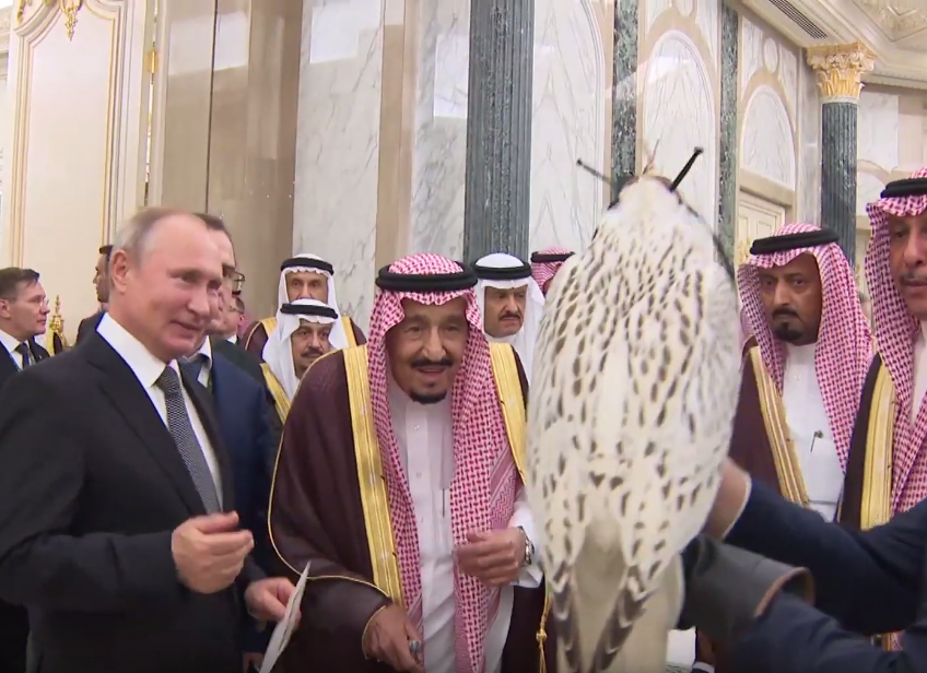 Сколько сейчас в саудовской аравии. Принц Абдель Азиз Бен Сальман Аль Сауд. Дворец короля Саудовской Аравии. Дворец короля Саудовской Аравии ибн сауда.
