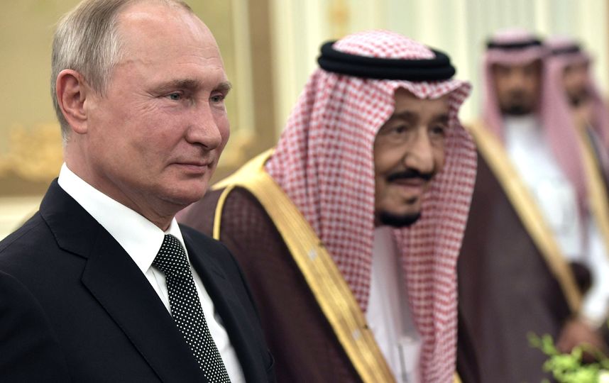 Владимир Путин подарил королю Саудовской Аравии птицу