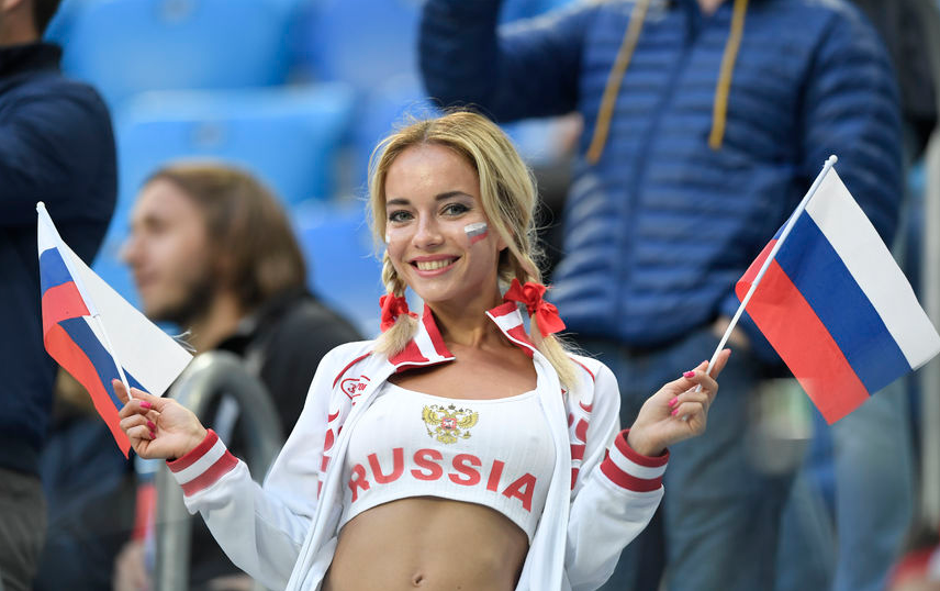 Болельщица-красотка из России оказалась порнозвездой