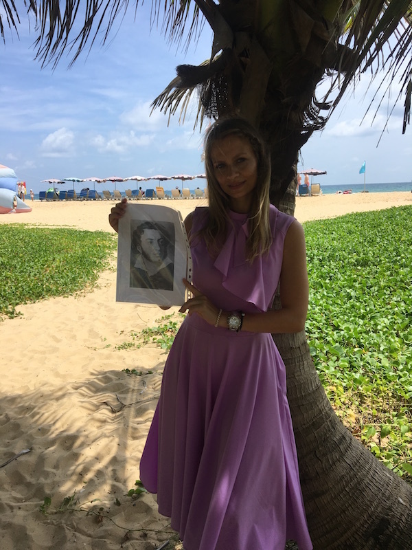 С нами А.С. Пушкин приехал в Таиланд, тёплое, очень тёплое море испытав. Экзотические фрукты ел бы смело, манго, ананасы умело. Фото Наталья Колоскова