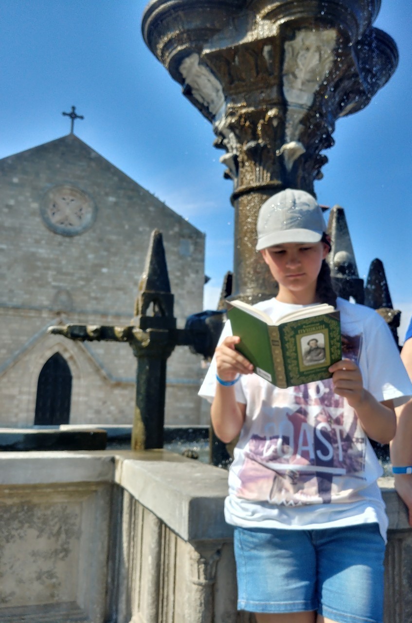 Пушкин отдохнул вместе с читательницей Марией на прекрасном острове Родос (Греция). Фото Мария Воронова.