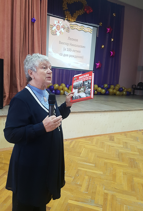 "Я тебе не бабушка, я – поэт". Фото Нина Добытеева, "Metro"