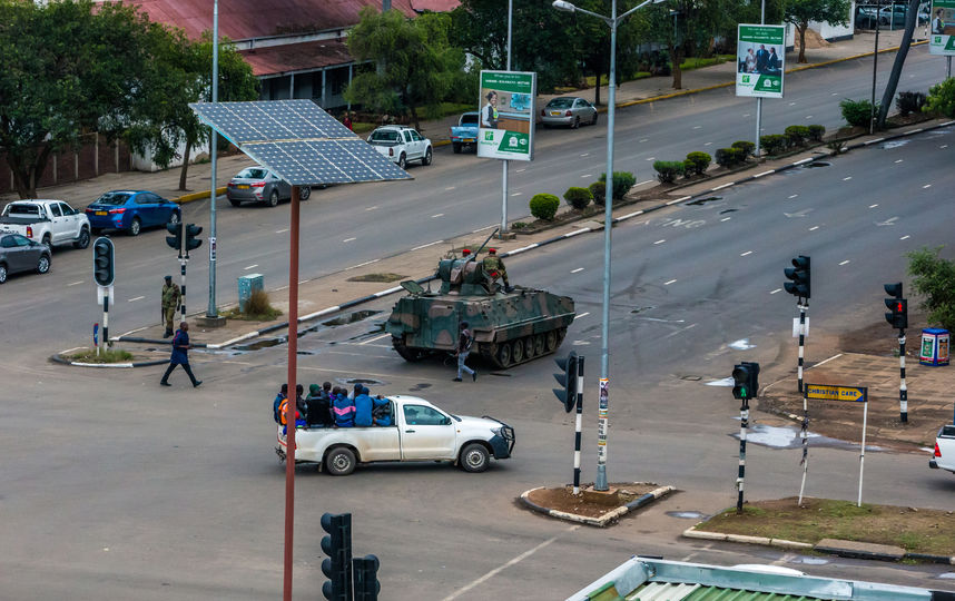 Ситуация в столице Зимбабве Хараре утром 15 ноября. Фото AFP