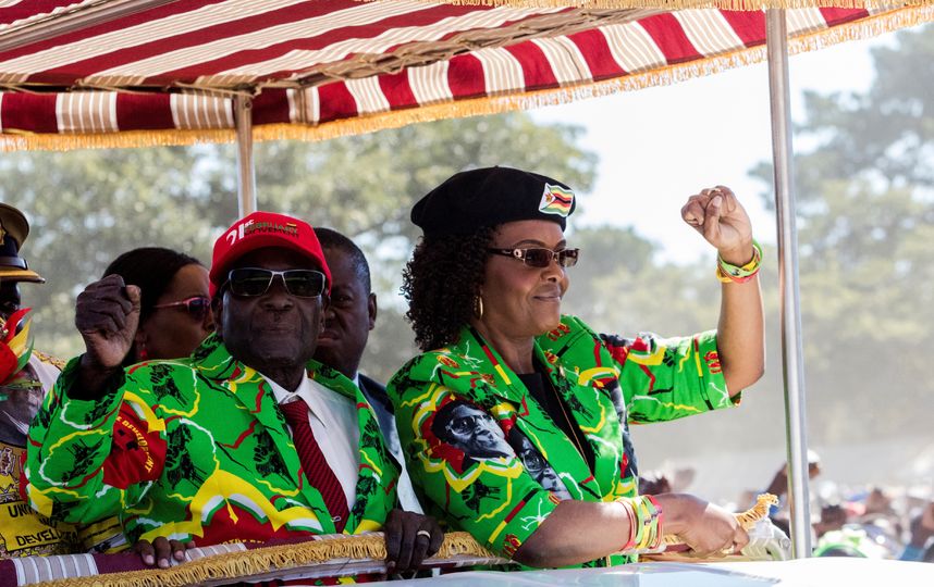 Президент Зимбабве Роберт Мугабе и его жена Грейс. Фото AFP