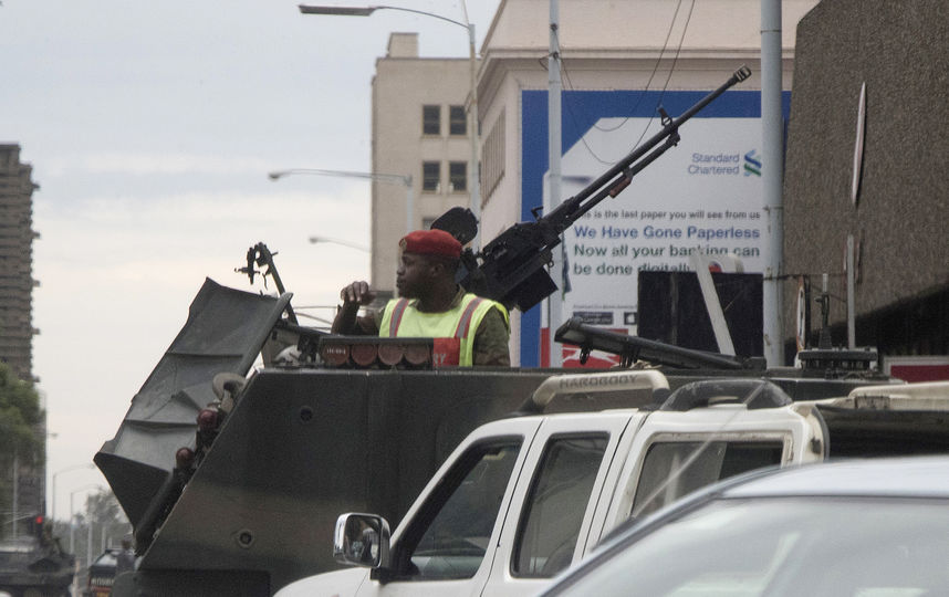 Ситуация в столице Зимбабве Хараре утром 15 ноября. Фото AFP