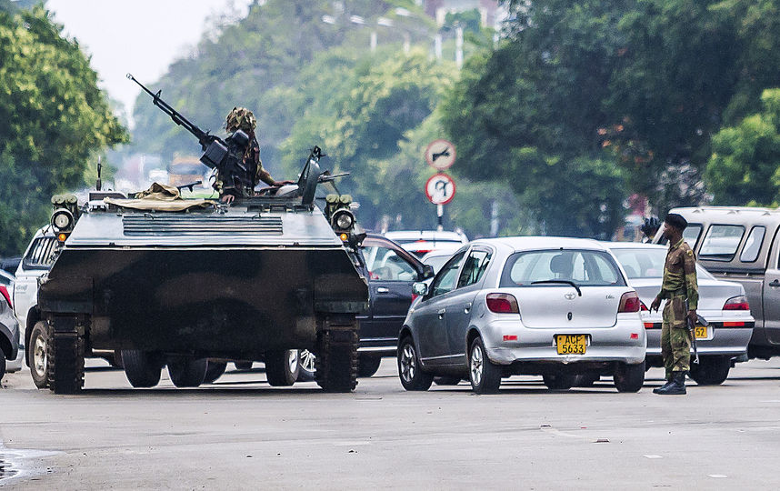 Ситуация в столице Зимбабве Хараре утром 15 ноября. Фото AFP