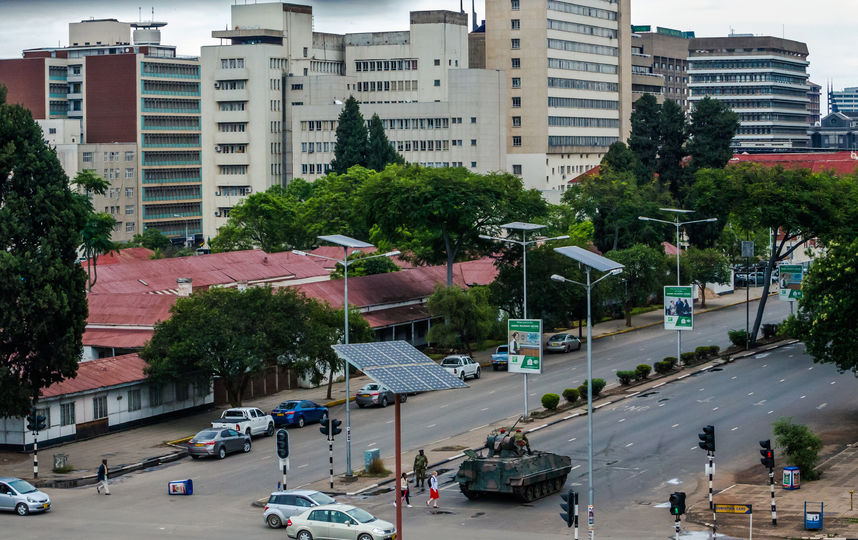 Ситуация в столице Зимбабве Хараре утром 15 ноября. Фото AFP