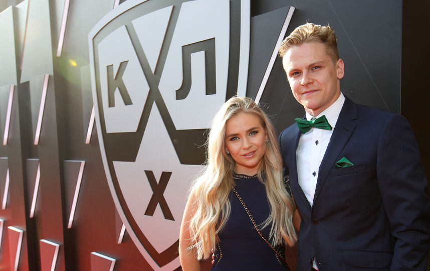Вратарь "Салават Юлаев" Юха Метсола с супругой. Фото Photo.khl.ru, Голованов Андрей, Юрий Кузьмин, Владимир Беззубов