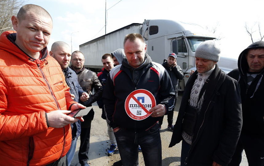 По всей России дальнобойщики протестуют против системы "Платон"