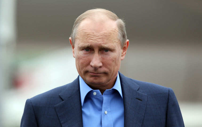 Путин поручил уменьшить зарплату президента на 2018 год