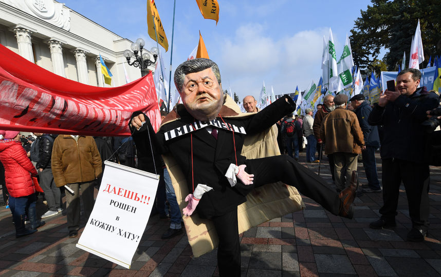 В центре Киева возле здания Верховной рады начались столкновения между протестующими и полицией. Фото AFP