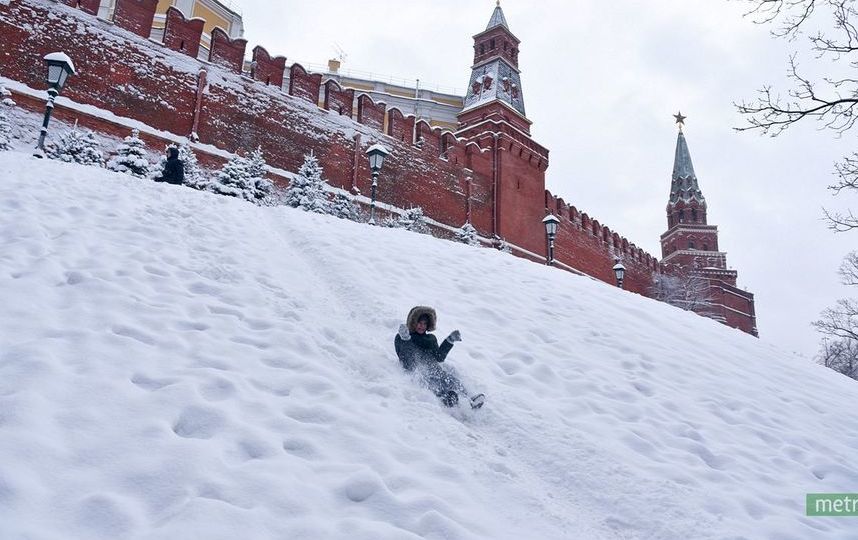 15-сантиметровые сугробы пообещали синоптики 6 декабря в Москве. Фото Василий Кузьмичёнок