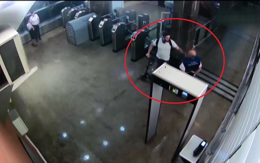 27-летний москвич ударил сотрудника метро после замечания за езду на самокате