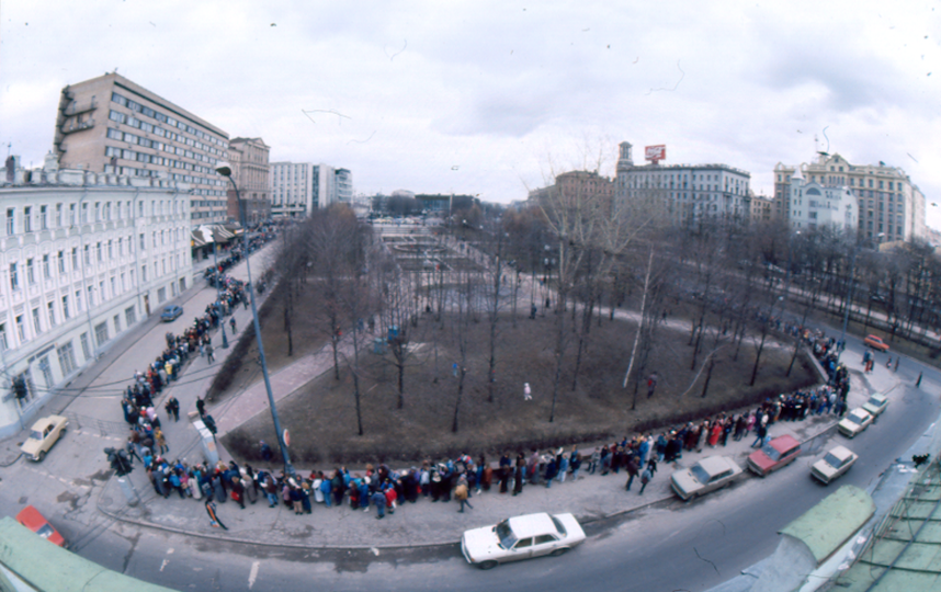 30 лет назад в России открылся первый "Макдоналдс": Москвичи вспомнили, как стояли в знаменитой очереди