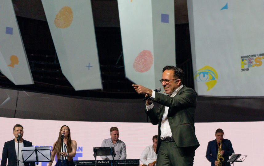 Коллективный сеанс психотерапии с Маздой Адли и Алёной Долецкой. Фото Предоставлено организаторами