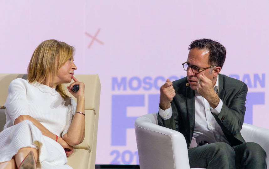 Коллективный сеанс психотерапии с Маздой Адли и Алёной Долецкой. Фото Предоставлено организаторами