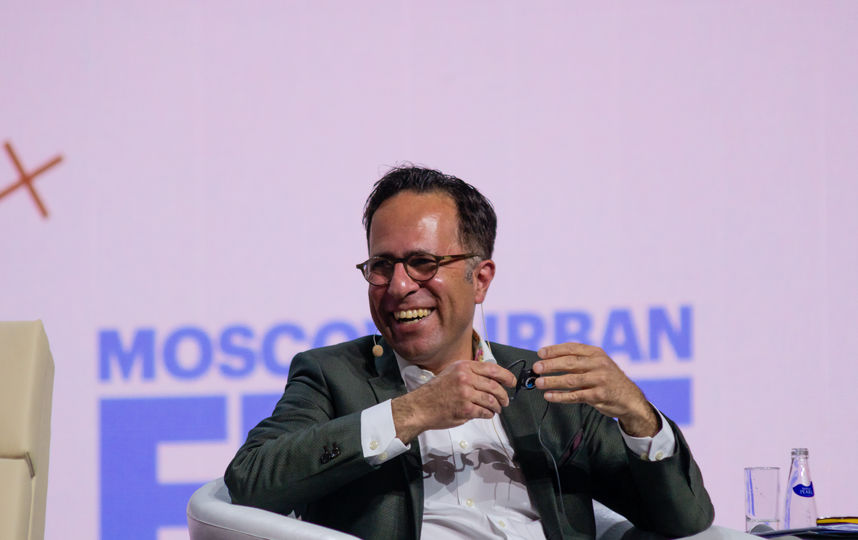 Коллективный сеанс психотерапии с Маздой Адли и Алёной Долецкой. Фото Предоставлено организаторами