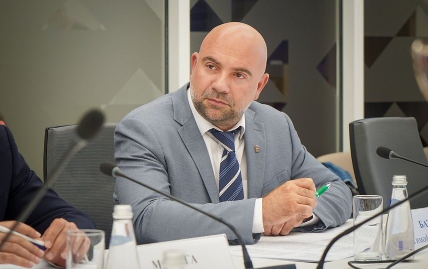 Баженов предлагает ввести законодательные ограничения на деятельность микрокредитных организаций