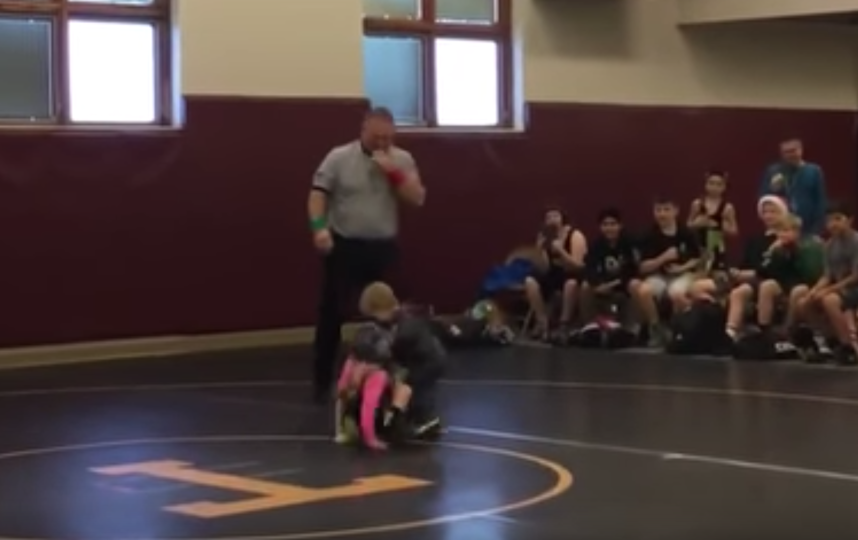 Кадр из видео. Фото Facebook | Тори Прендергаст