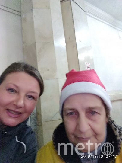 "Наш любимый Эльф - Анна Васильевна, станция метро Павелецкая (кольцевая). Каждая утро встречает и провожает нас с пожеланием "Хорошего дня". Фото Ирина Трунова, "Metro"