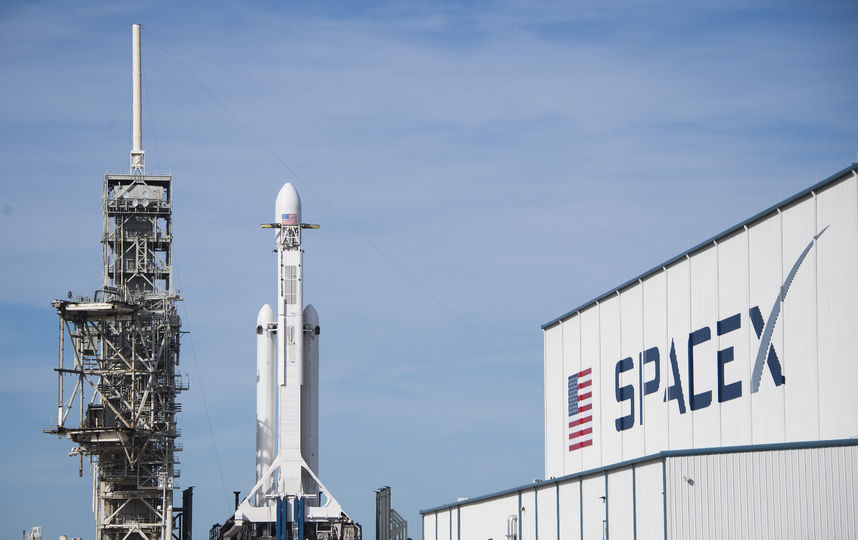 Falcon Heavy на стартовой площадке, 5 февраля 2018 года. Фото AFP