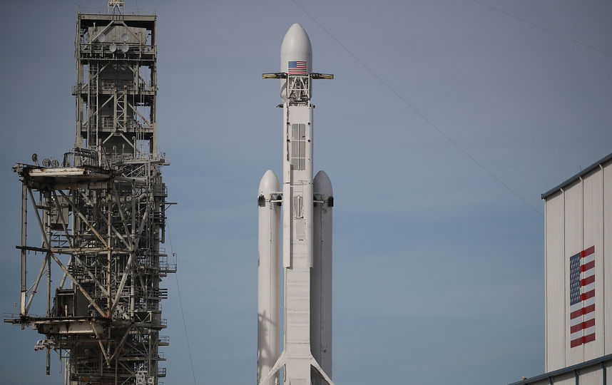 Falcon Heavy на стартовой площадке, 5 февраля 2018 года. Фото AFP