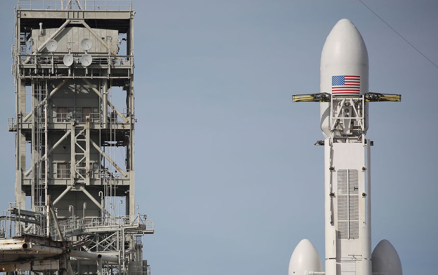 Falcon Heavy на стартовой площадке, 5 февраля 2018 года. Фото AFP