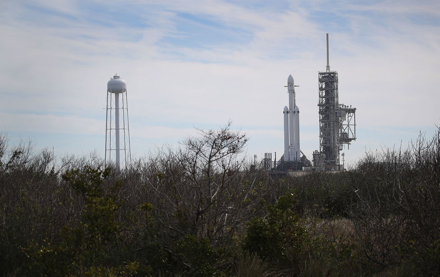 Falcon Heavy на стартовой площадке, 5 февраля 2018 года. Фото AFP