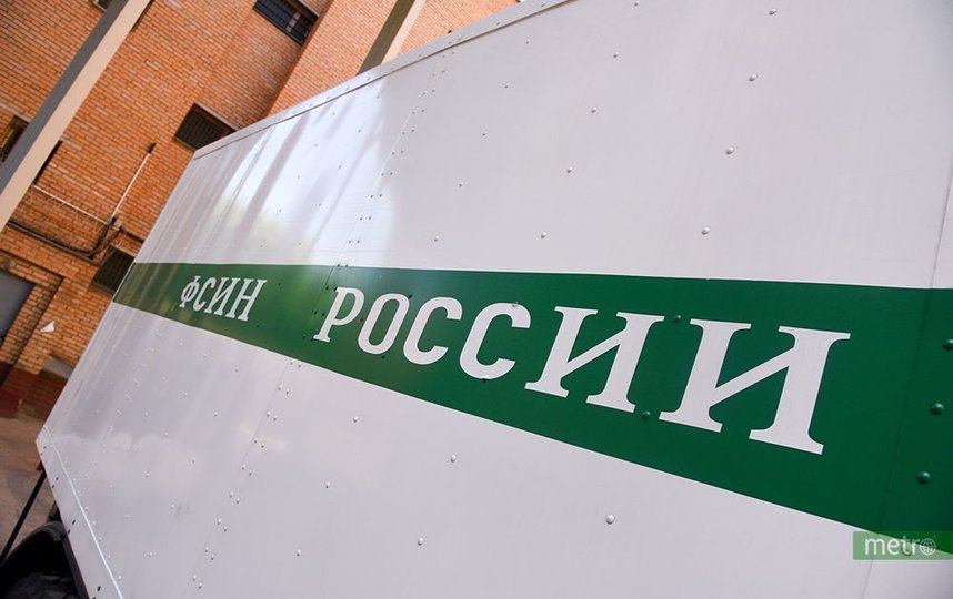 Адвокат предположил, как совершивший самоубийство экс-сотрудник ФСИН мог пронести в суд оружие