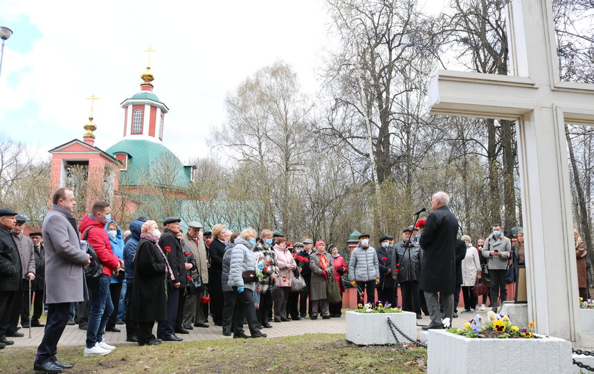 26 апреля в Москве в Воронцовском парке прошел траурный митинг, посвященный 35-летию аварии на Чернобыльской АЭС. Фото Ольга Макарова