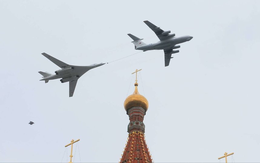 Пролёт авиации над Москвой в честь Дня Победы. Фото Василий Кузьмичёнок