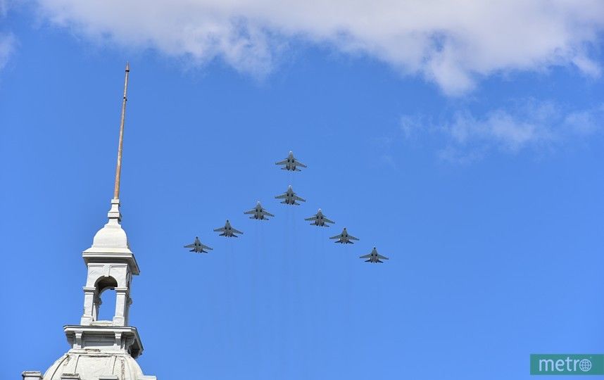 Пролёт авиации перед парадом Победы. Фото Василий Кузьмичёнок