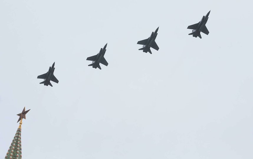 Пролёт авиации над Москвой в честь Дня Победы. Фото Василий Кузьмичёнок