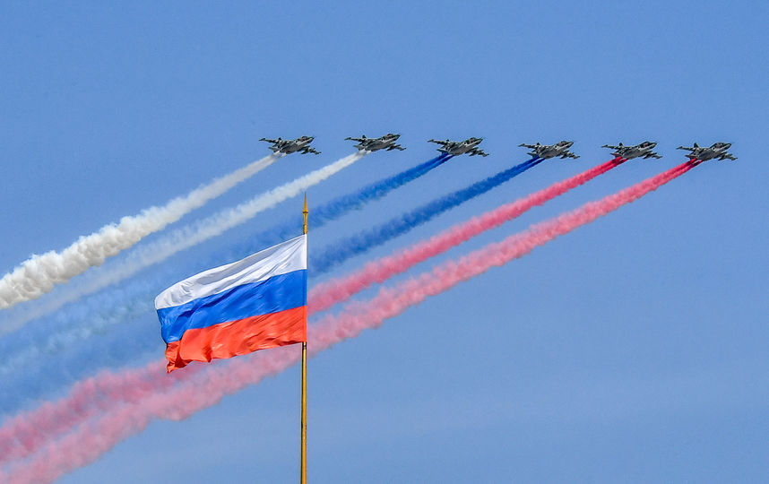 Пролёт авиации перед парадом Победы. Фото AFP