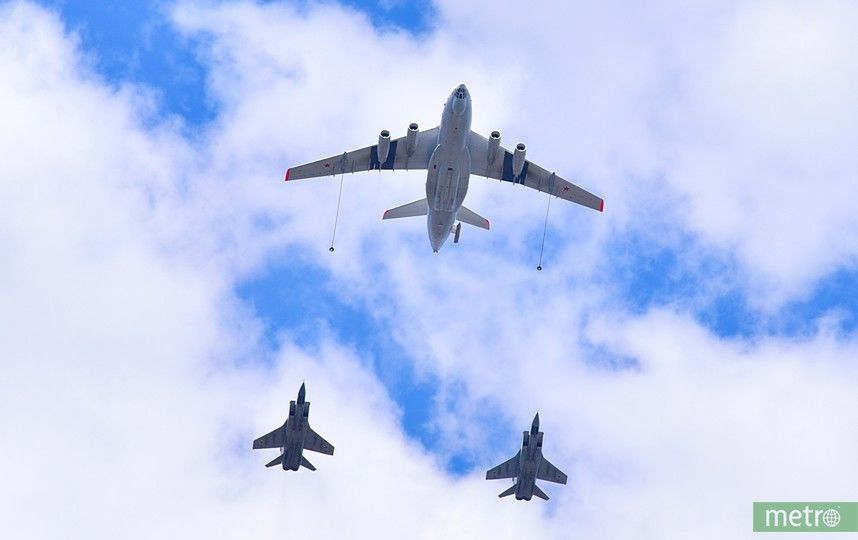 Авиация пролетела над Москвой перед парадом Победы: фото и видео