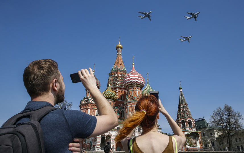Пролёт авиации перед парадом Победы. Фото AFP