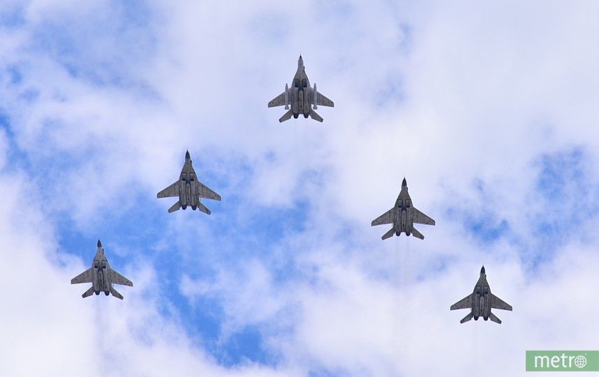 Пролёт авиации перед парадом Победы. Фото Василий Кузьмичёнок