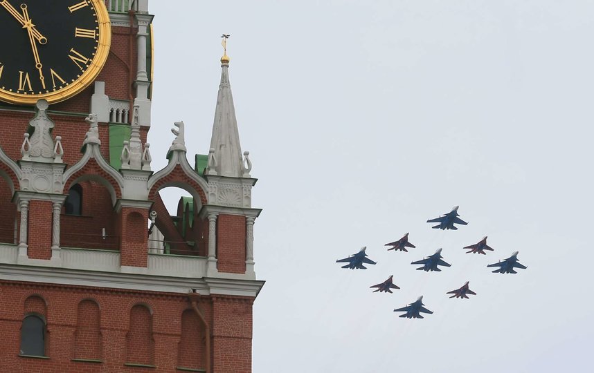 Пролёт авиации над Москвой в честь Дня Победы. Фото Василий Кузьмичёнок