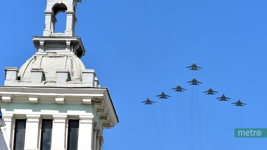 Пролёт авиации перед парадом Победы. Фото Василий Кузьмичёнок